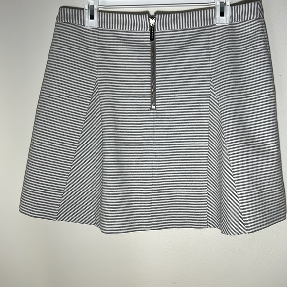 MICHAEL MICHAEL KORS || Mini A-Line Stripe Skirt. Sz. 10 - Picture 3 of 7